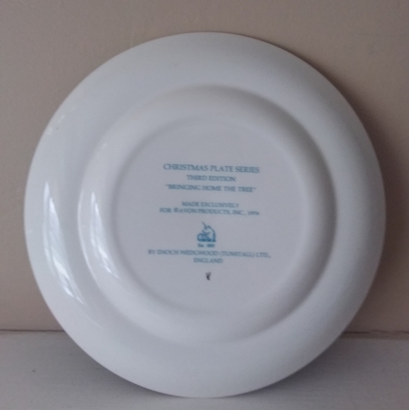Vintage Avon Wedgewood 1976 Collectable "Bringing home the tree" Plate - Picture 6 of 7